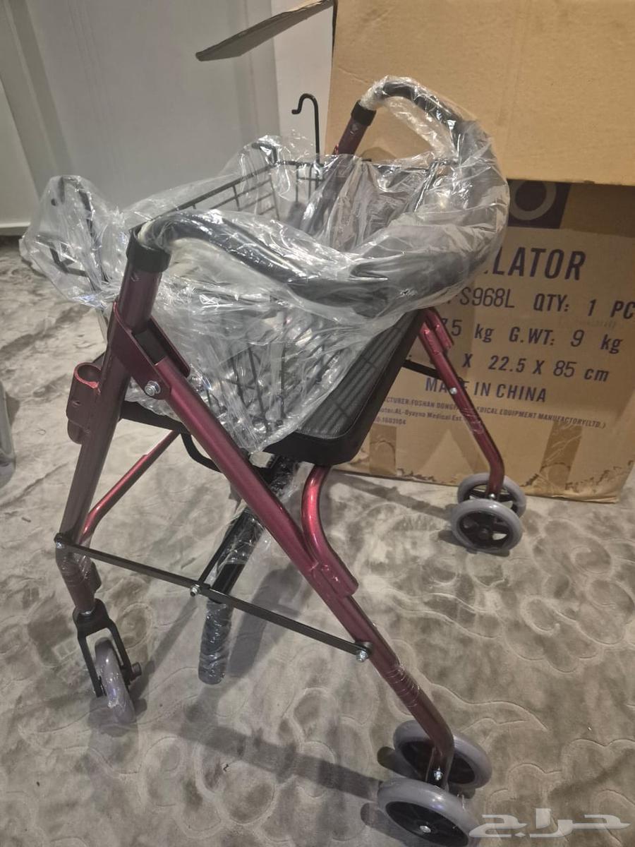 Walker for elderly with seat and backrest, new in box with papers63758335730178112