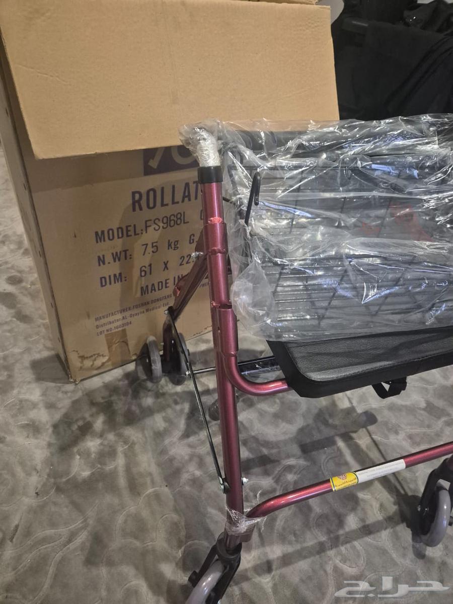 Walker for elderly with seat and backrest, new in box with papers63758335730178110