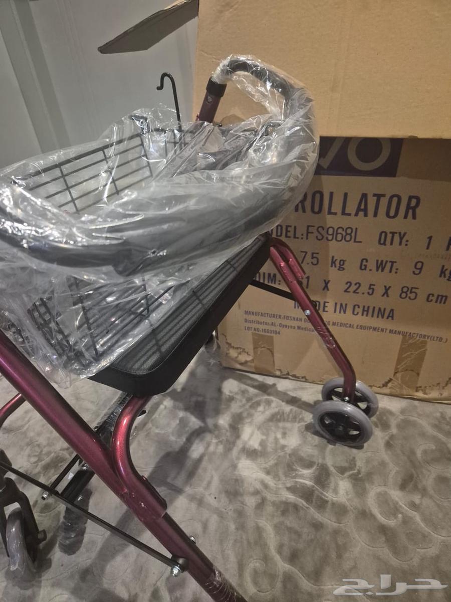 Walker for elderly with seat and backrest, new in box with papers63758335730178111