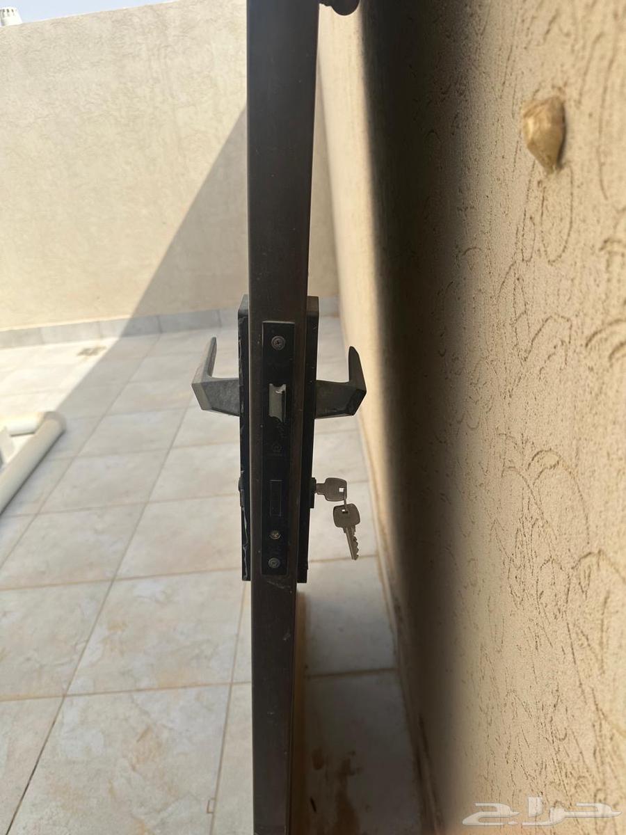 باب حديد وشباك للبيع المستعجل63755683934849113