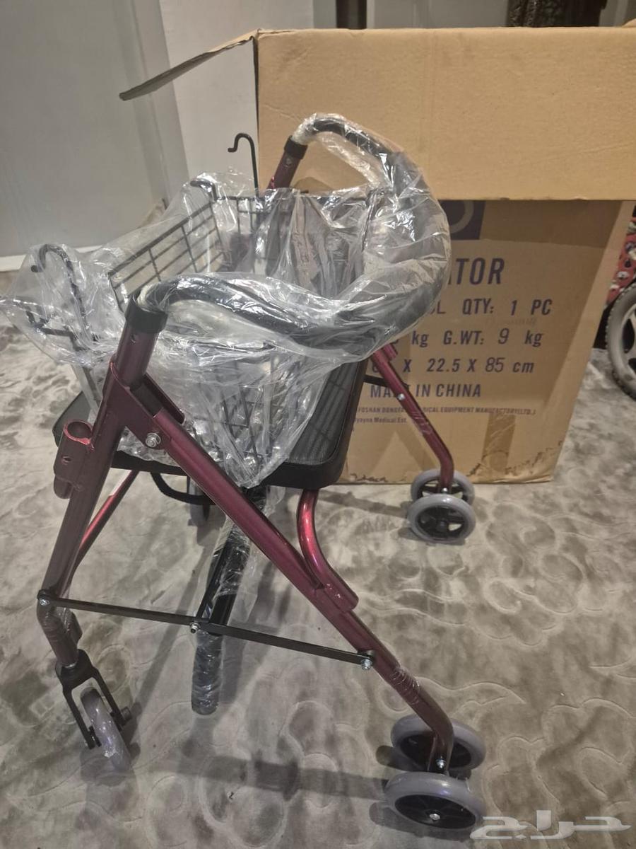 Walker for elderly with seat and backrest, new in box with papers63758335730178113