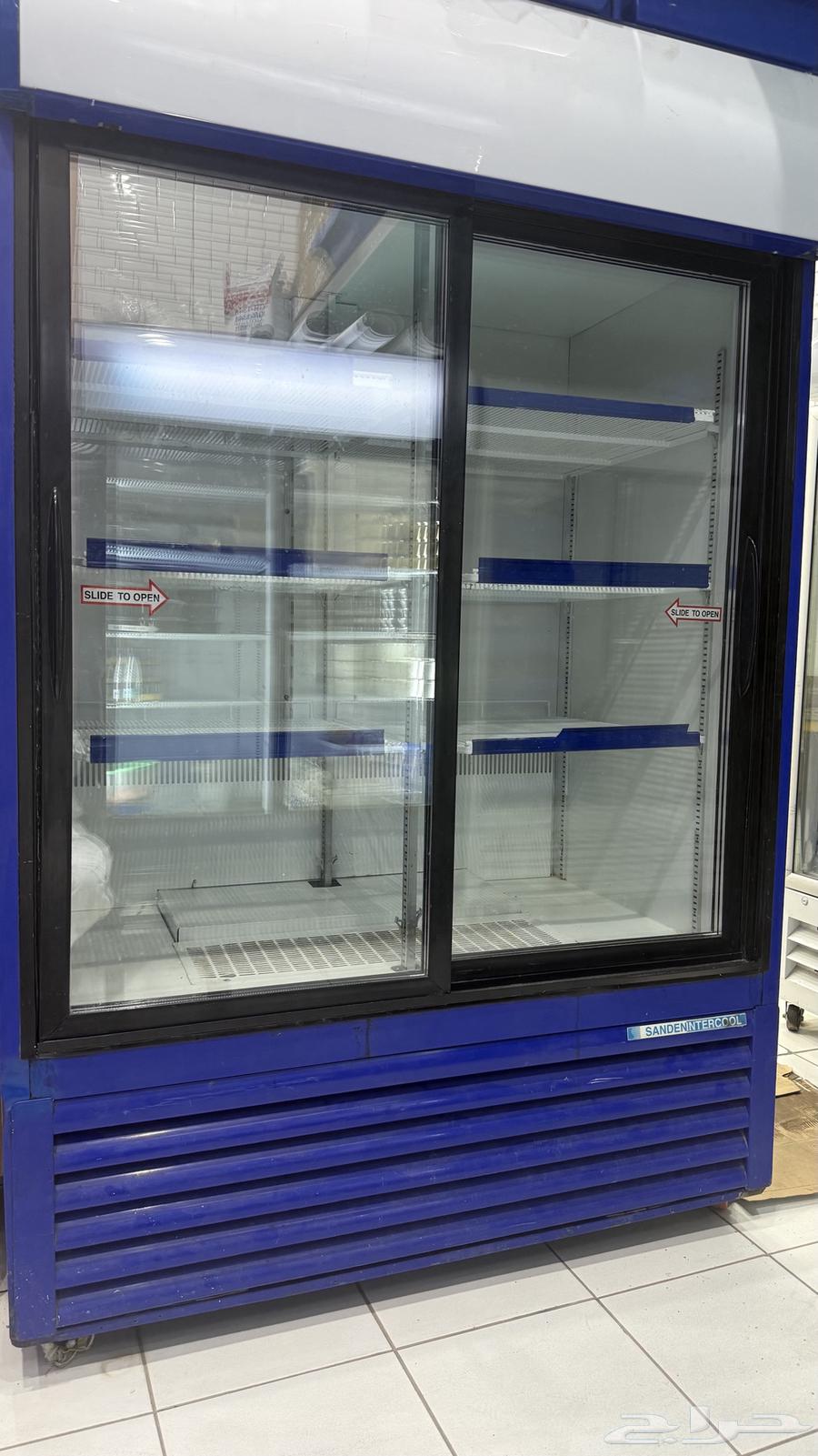 Refrigerator, display of refrigerators, 2-door display63773427408898111