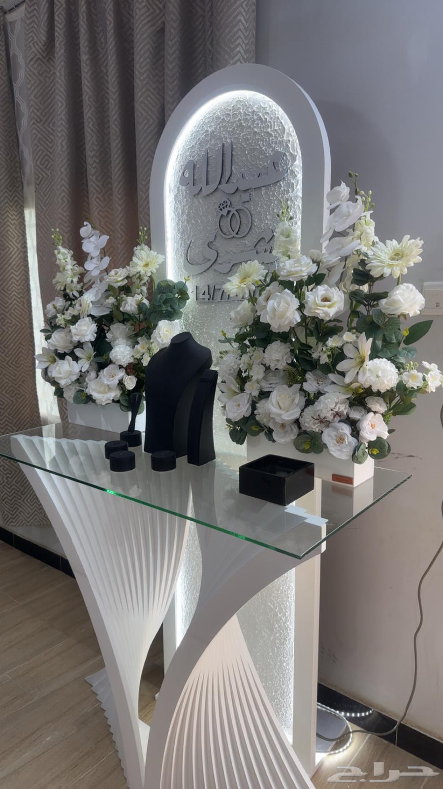 طاولة ملكه للبيع63768029486850110