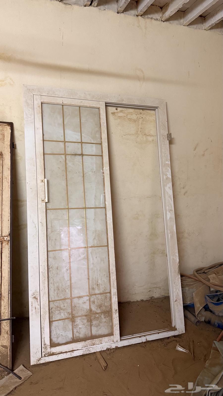 باب اللمنيوم مستعمل نضيف63770992852995112