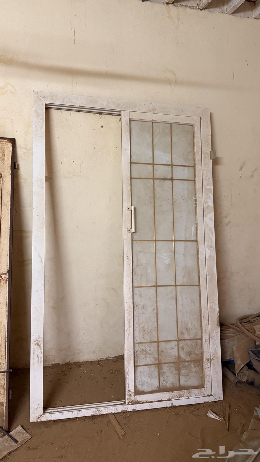 باب اللمنيوم مستعمل نضيف63770992852995111