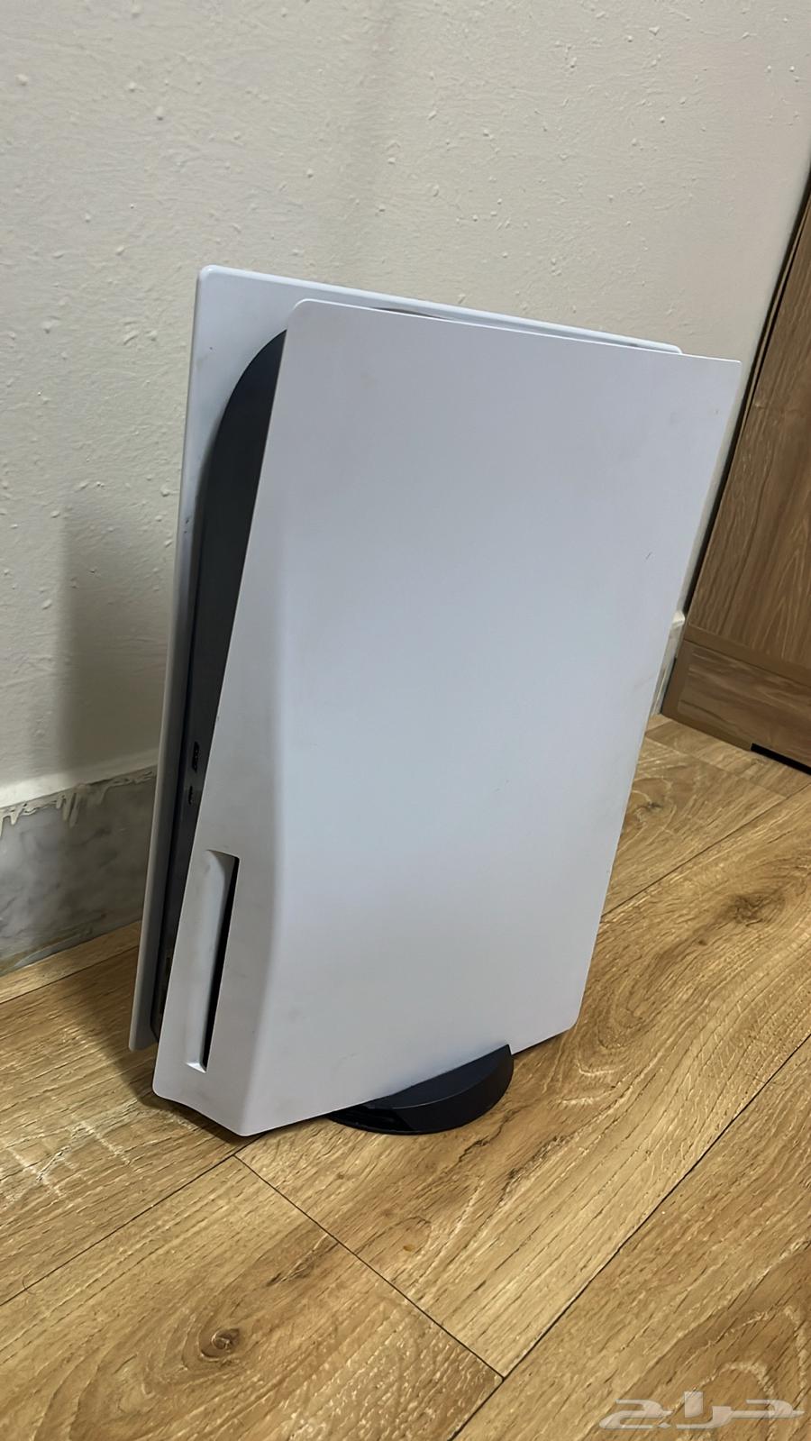 PlayStation 5 for sale, clean usage, used only one month63767535427842110