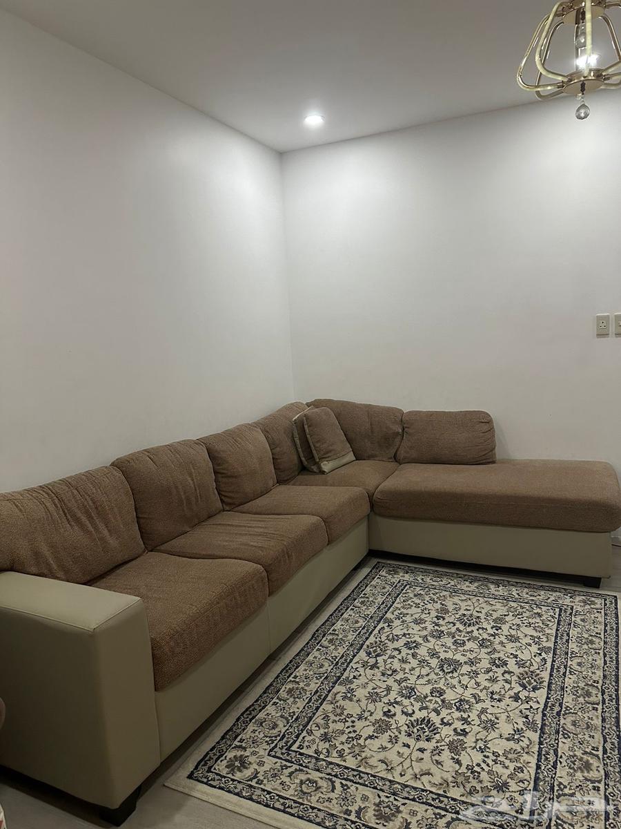 طقمين كنب وطاولة طعام للبيع63768921382913114