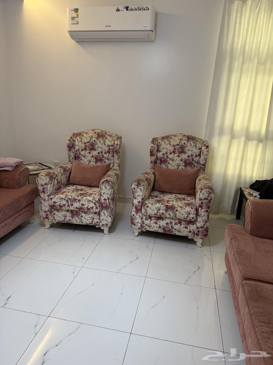 كنب مستعمل يحتاج غسيل عدد7 اشخاص للبيع بسوم63766742742785112