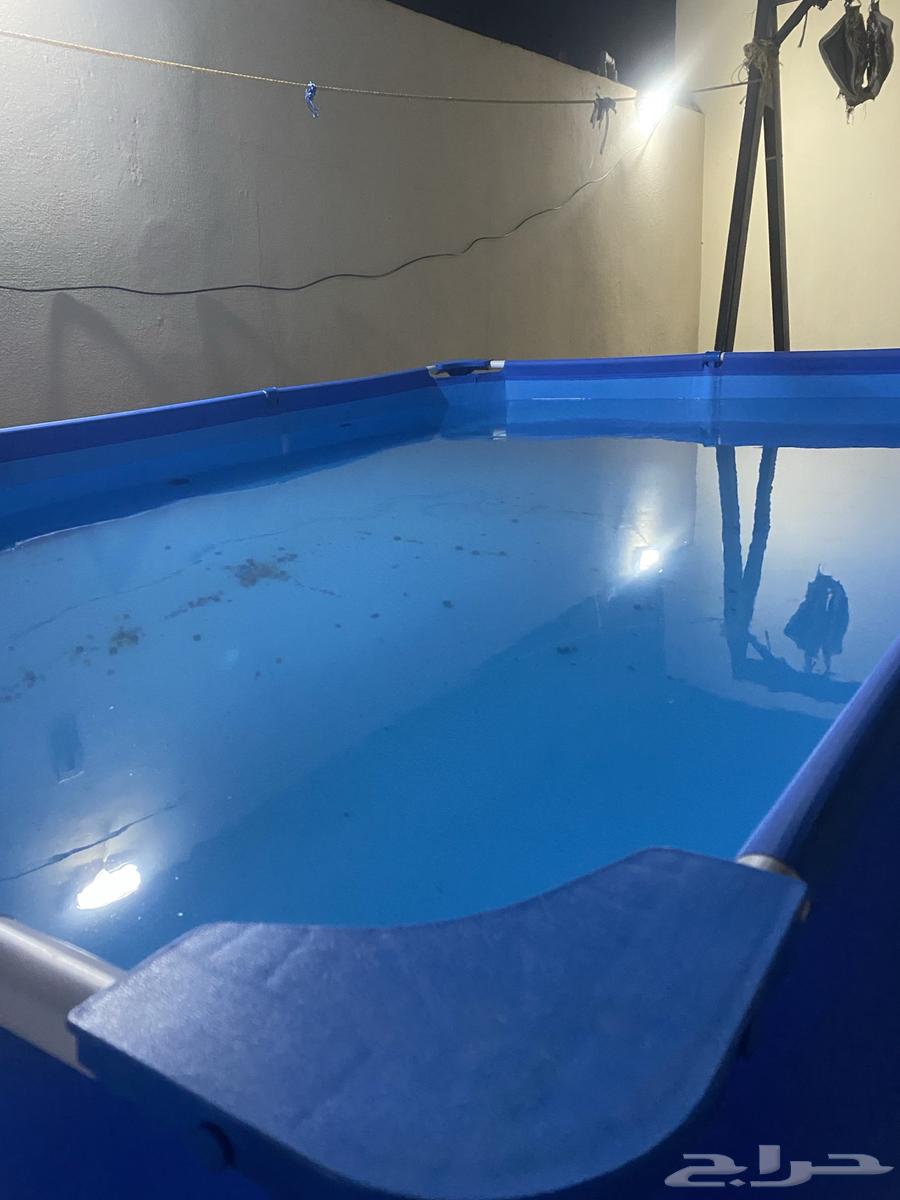 Large swimming pool63766249920898112