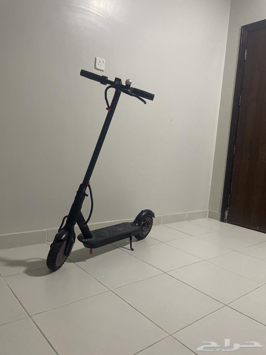 A new and clean scooter, hasn't completed five weeks63762976054403110