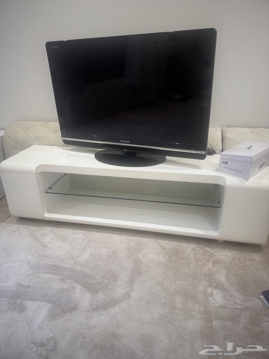 تلفزيون وابجوره وطاولة تلفزيون ومكينه وفرن63764574596227110