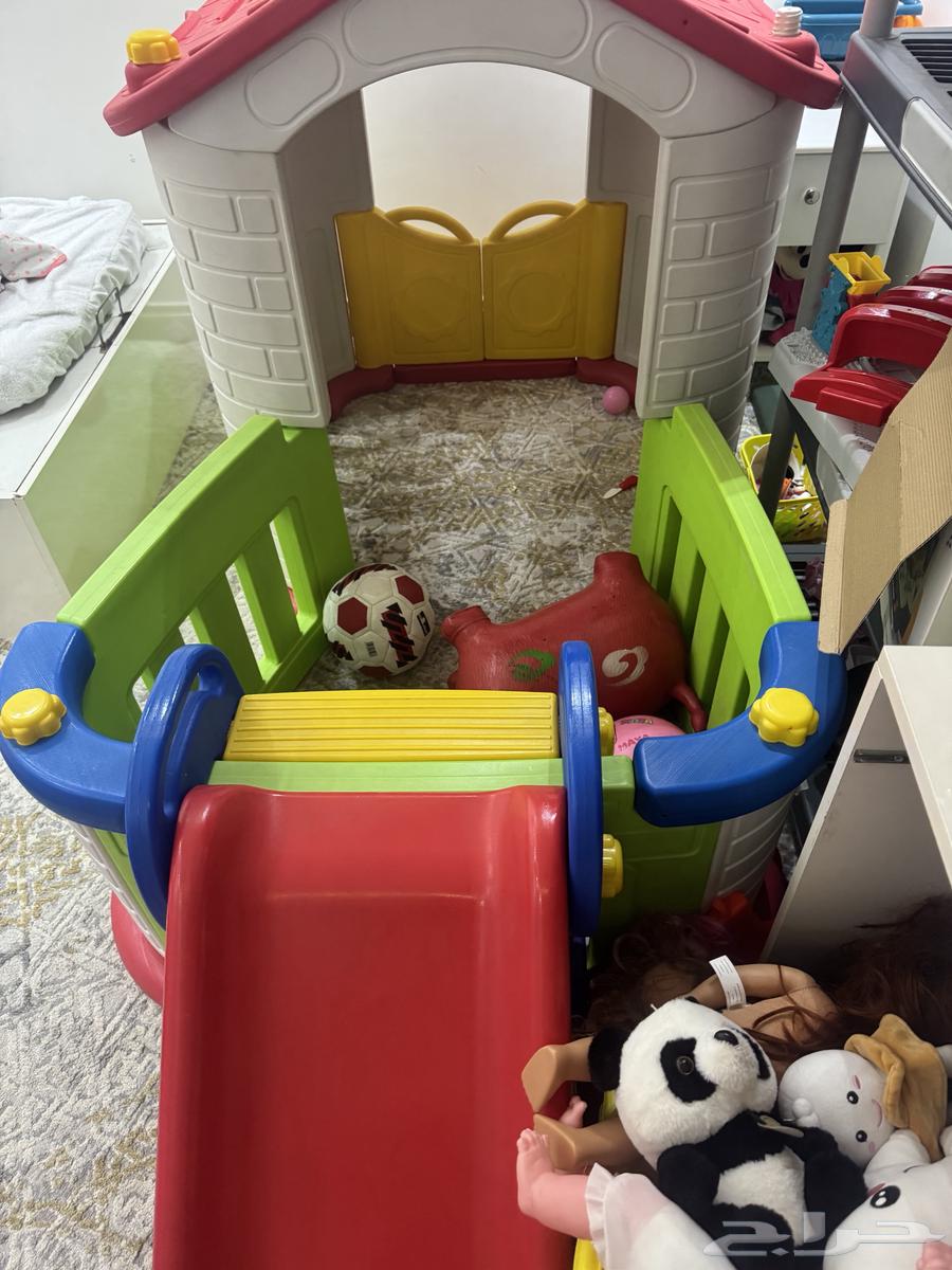 بيت اطفال مع زحليقة العاب بحالة جيدة في الرياض63771888905857112