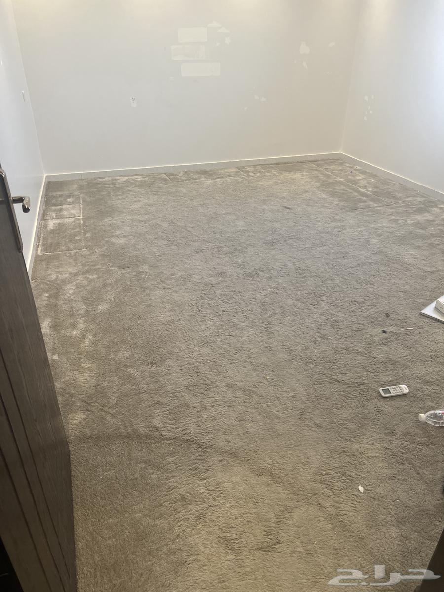 Two carpets for sale, used for a year and selling is allowed.63773230423938111