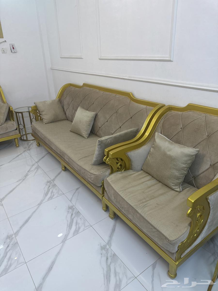 كنب للبيع مع الستارة وطاولة ستيل هديه63763760933506110