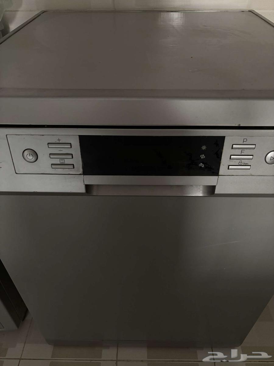 Midea dishwasher in excellent condition, washes well, used for one year63767726270979110