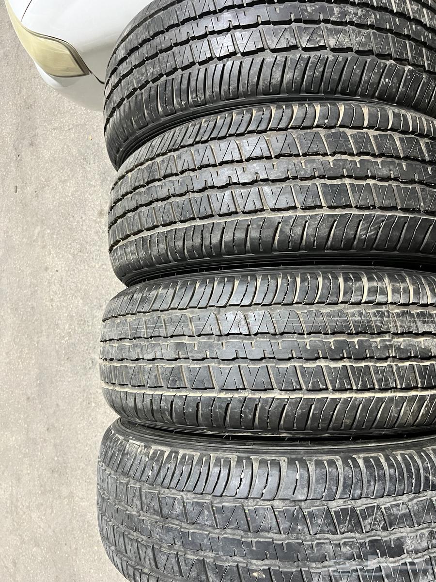 New model Jeep tire set, used like new, size 265.55.20.63773226876929110