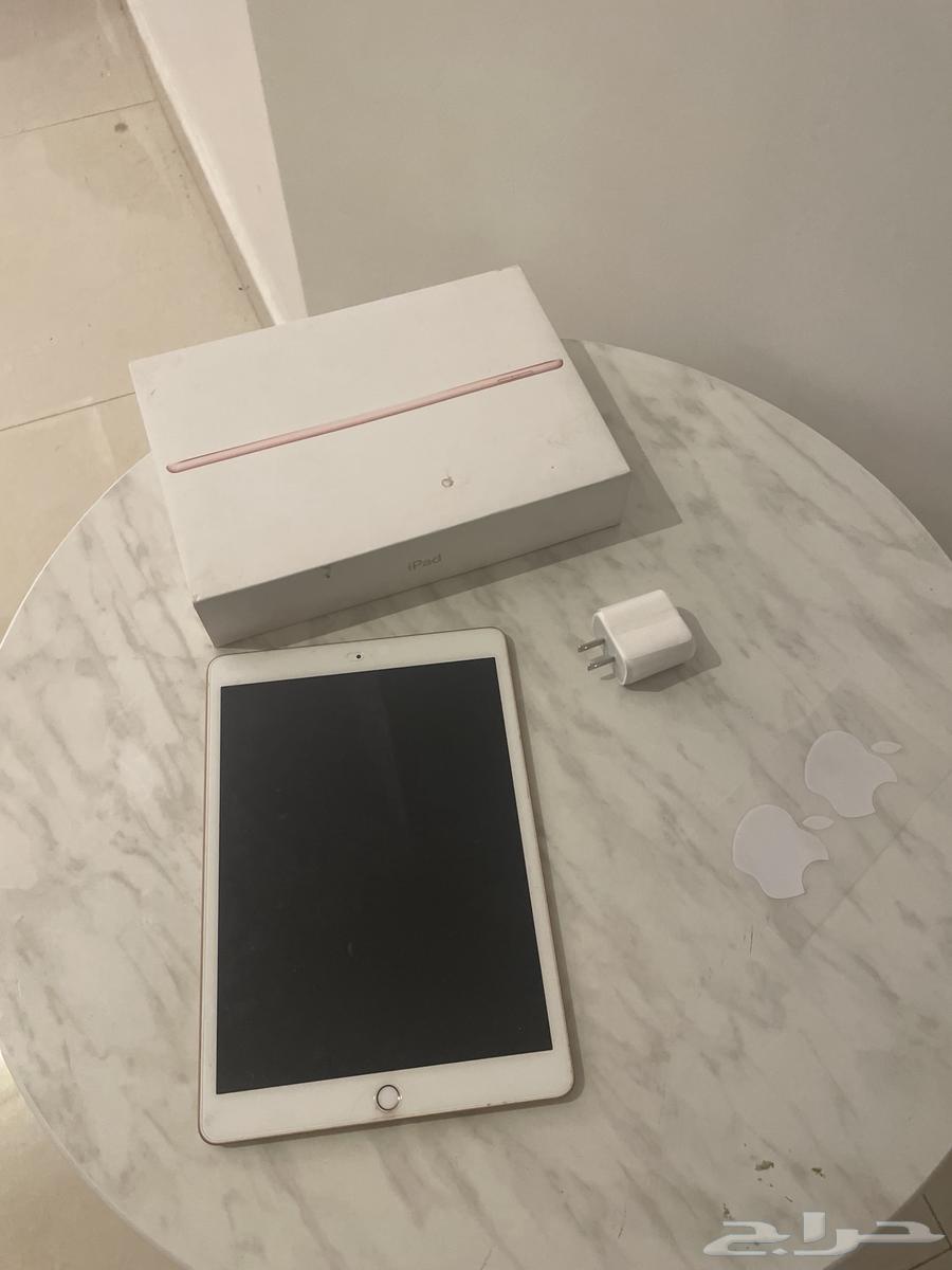 For sale iPad 8th generation with keyboard63771090835075111
