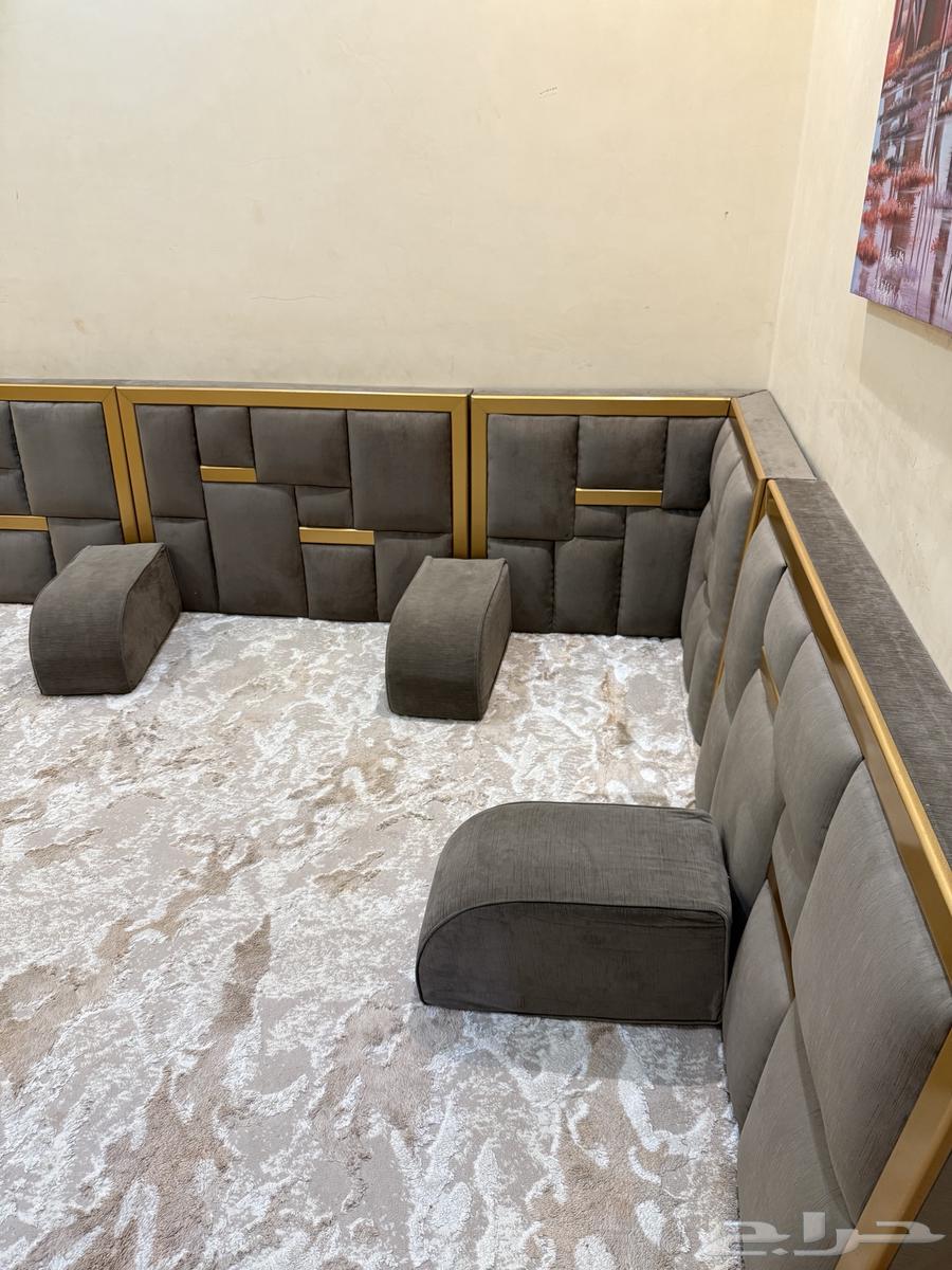 مساند مجلس 10 قطع 3 زوايا مع الطاولة الكبيره ومعاها 3 صغيره63761804704769112
