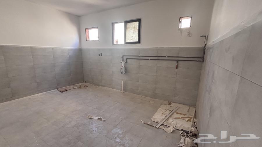 للبيع عمارة سكنية فيها ثلاث شقق بحي السادة63612301292290113