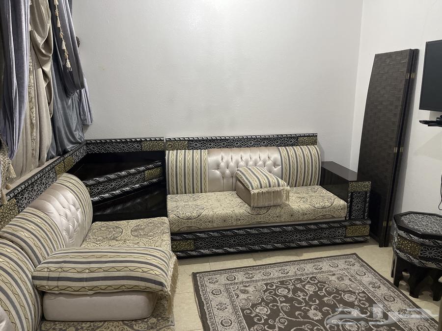كنب مغربي مع الطاولات والستاره للبيع بشكل عاجل63708580523011112