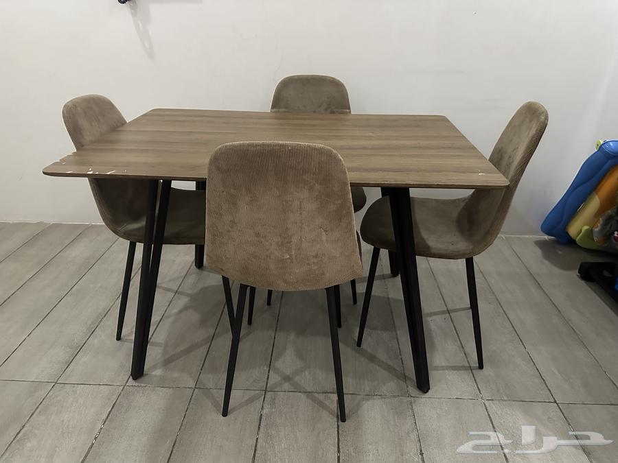 طقمين كنب وطاولة طعام للبيع63768921382913112