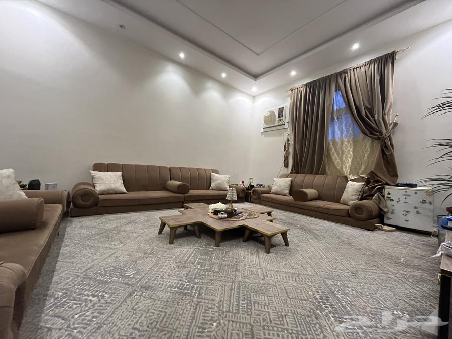 مجلس عربي بكامل تفاصيله نظيف جدا63763175369858111