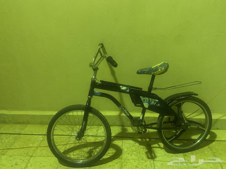 Hello, the bicycle is overloaded and has a broken fork in the front63772533905665113