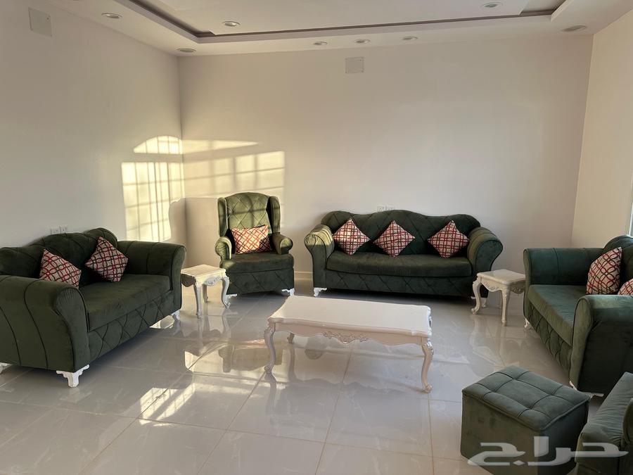 Sofa for sale with tables, very clean in Al-Hail63766941075585110