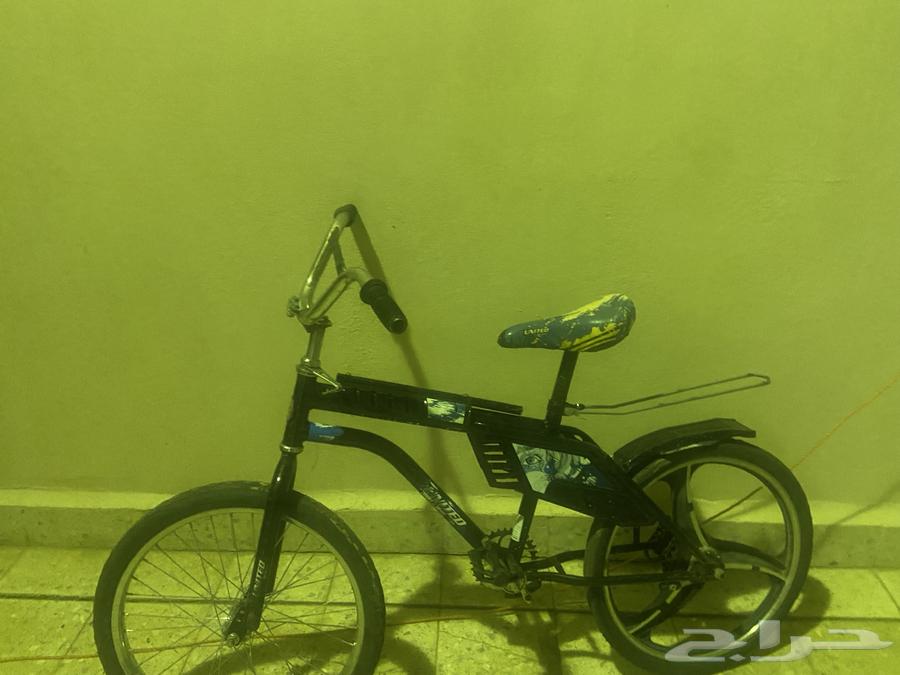 Hello, the bicycle is overloaded and has a broken fork in the front63772533905665112