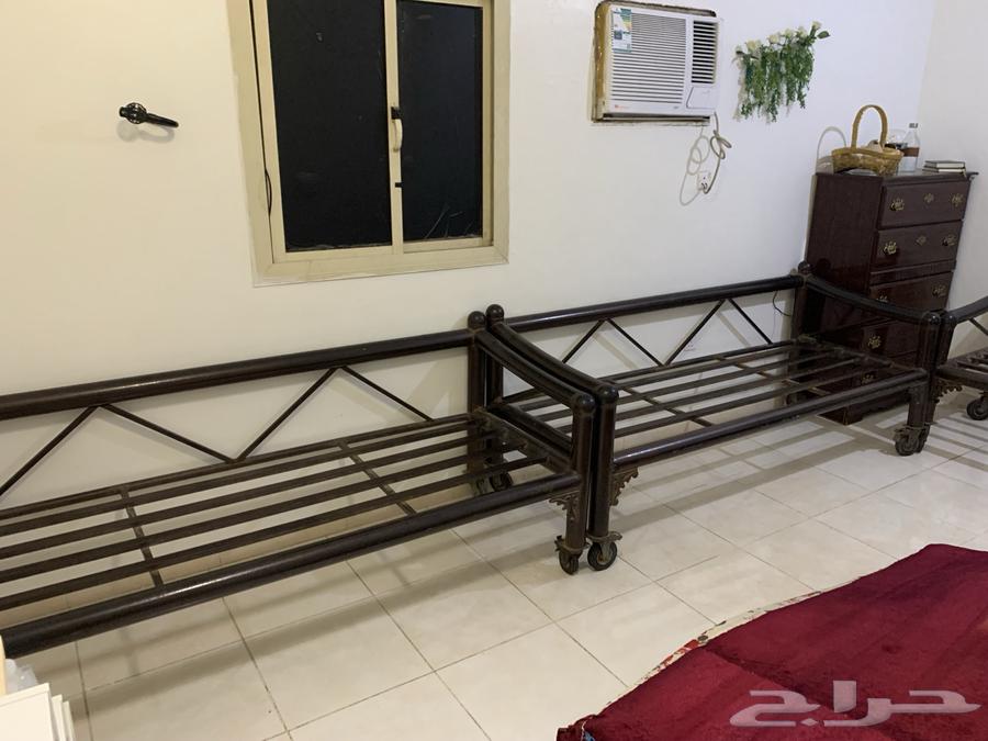 6 iron seating pieces, 4 shown in the image and two small ones63762781890563110