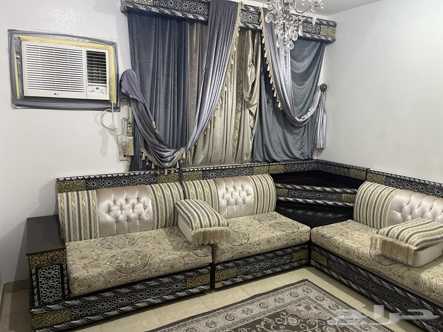 كنب مغربي مع الطاولات والستاره للبيع بشكل عاجل63708580523011111