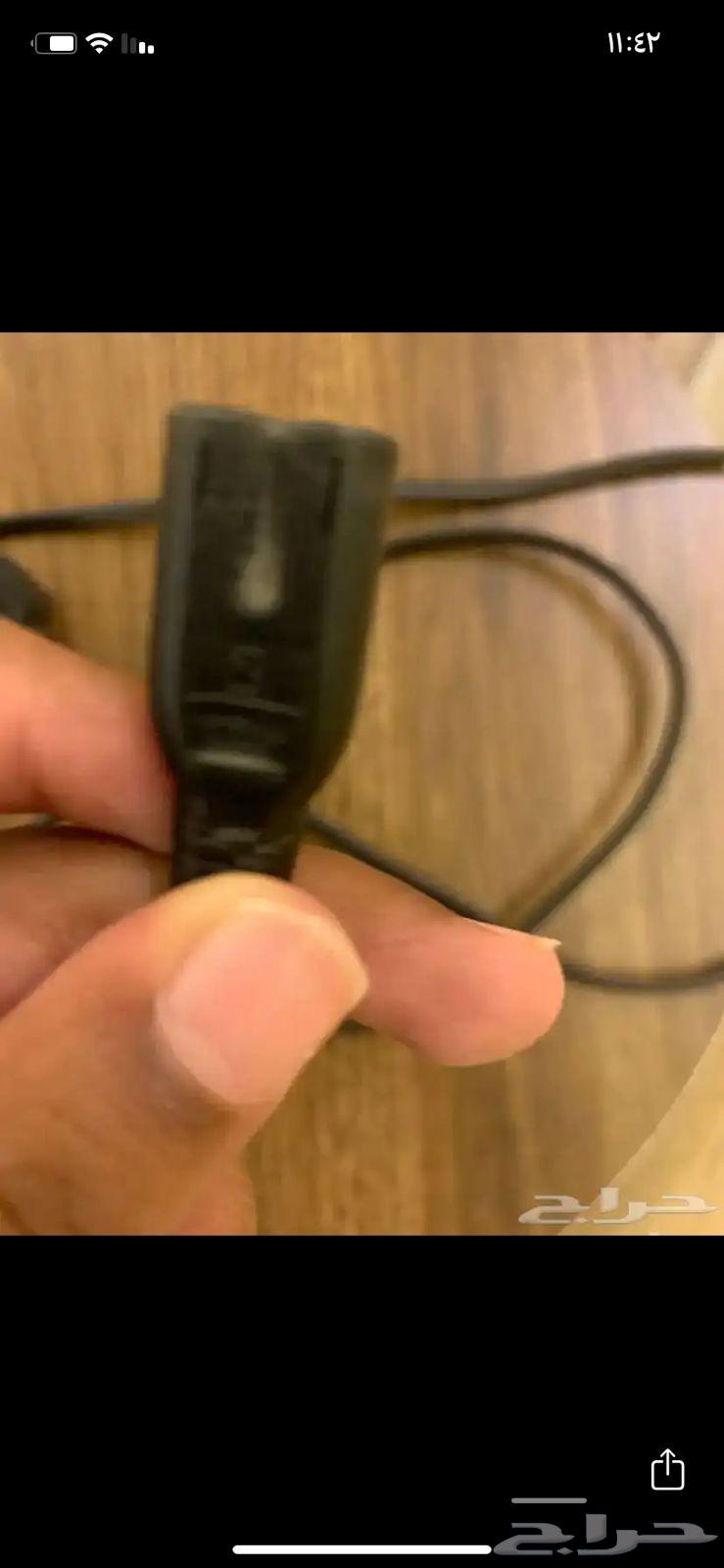Sony 4 with its cables, mouse, and keyboard with two hands63773905796739114