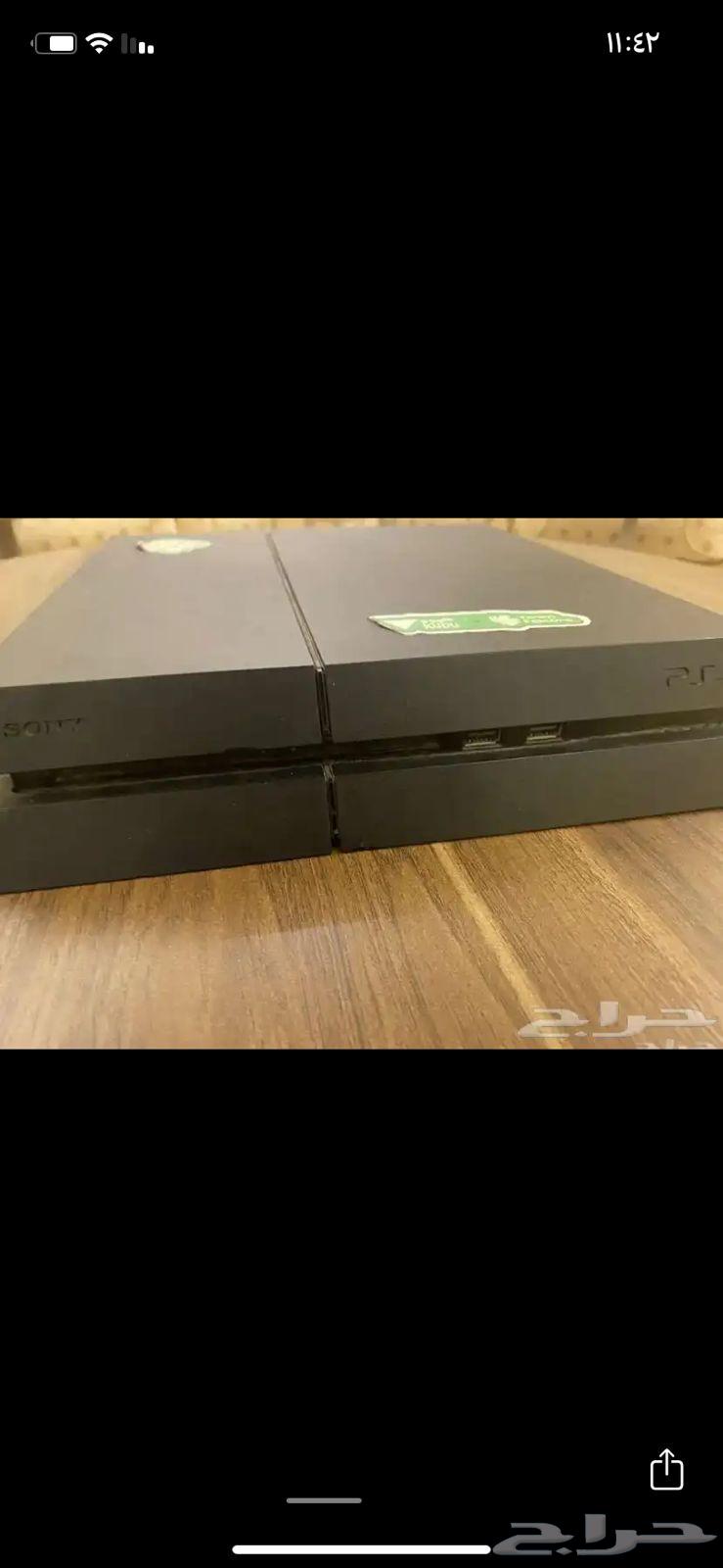 Sony 4 with its cables, mouse, and keyboard with two hands63773905796739113