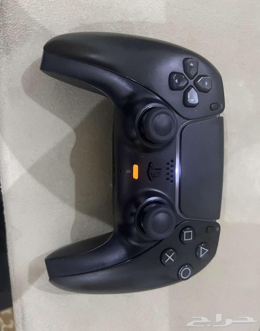 Sony 5 controller, black, clean, used for two weeks, serious inquiries only, price 23063762003505793112