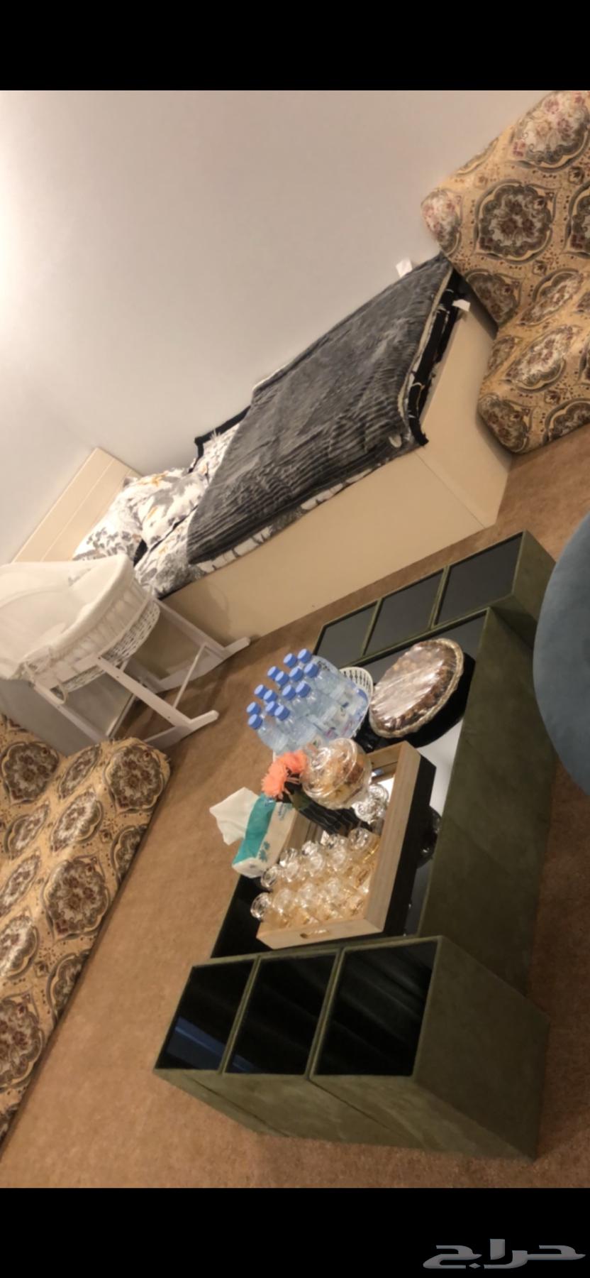 I had a plot with tables and 2 clean curtains, no defects63763466744579110