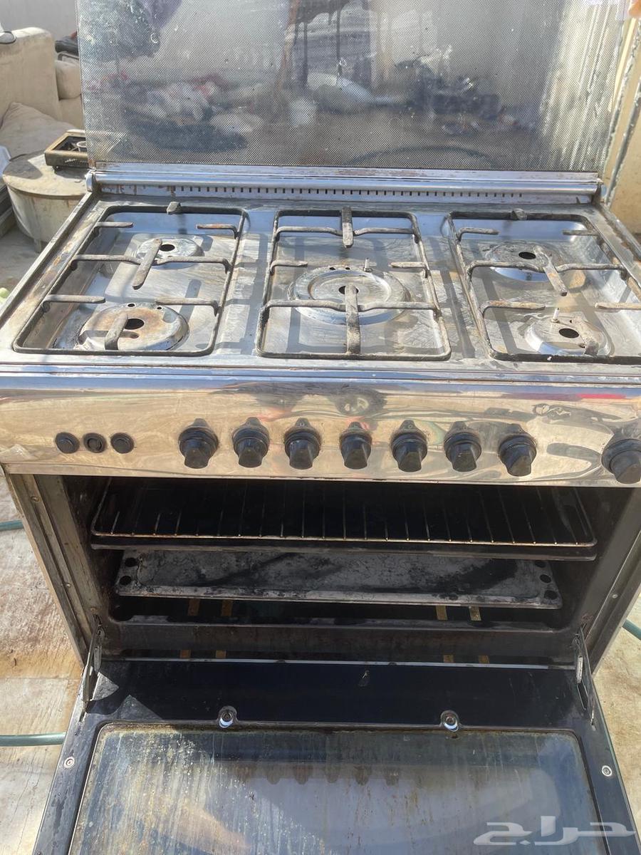 Gas stove with five burners, working both top and bottom as required63762979928194110