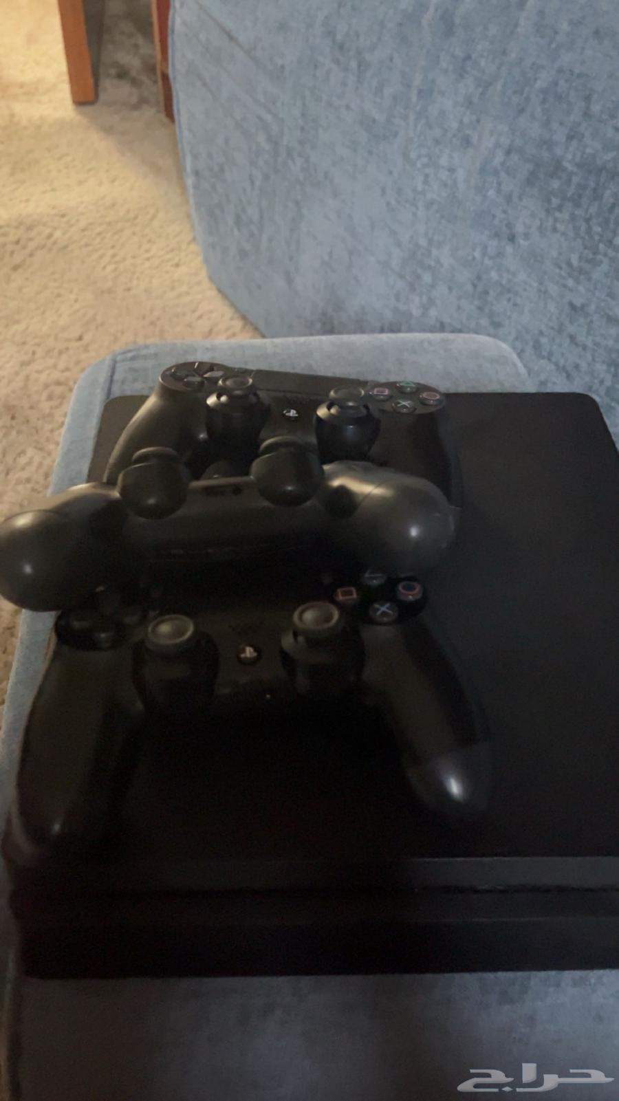 New Sony Four with accessories and three controllers63777806398721110