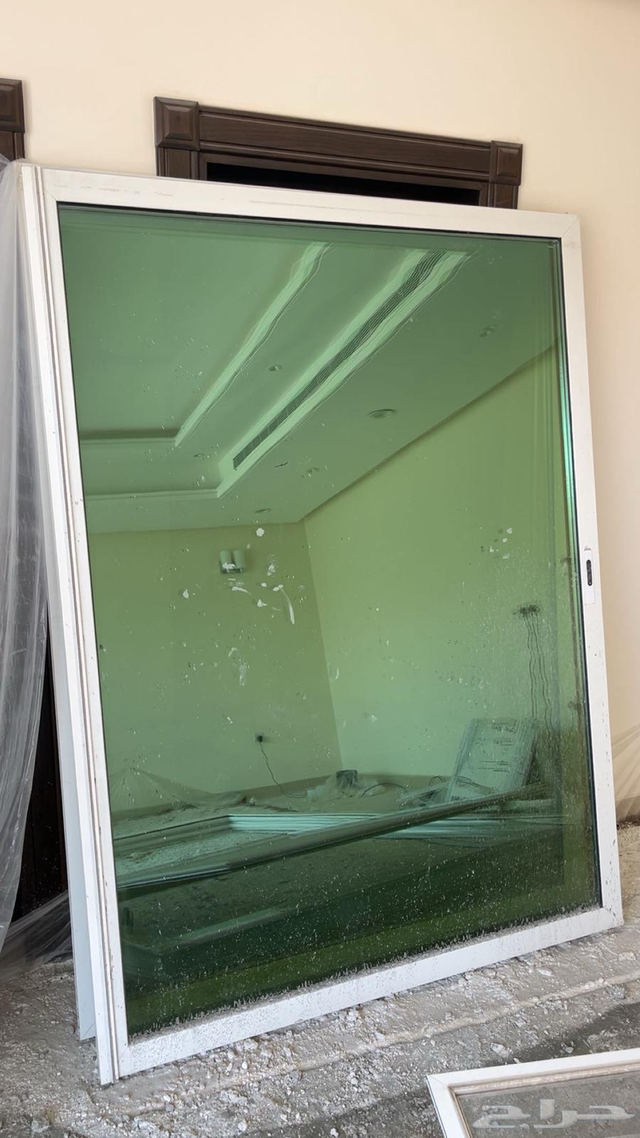 للبيع دريشة زجاج دبل قلاس عازل مع شبك قص ليزر63779481633921110