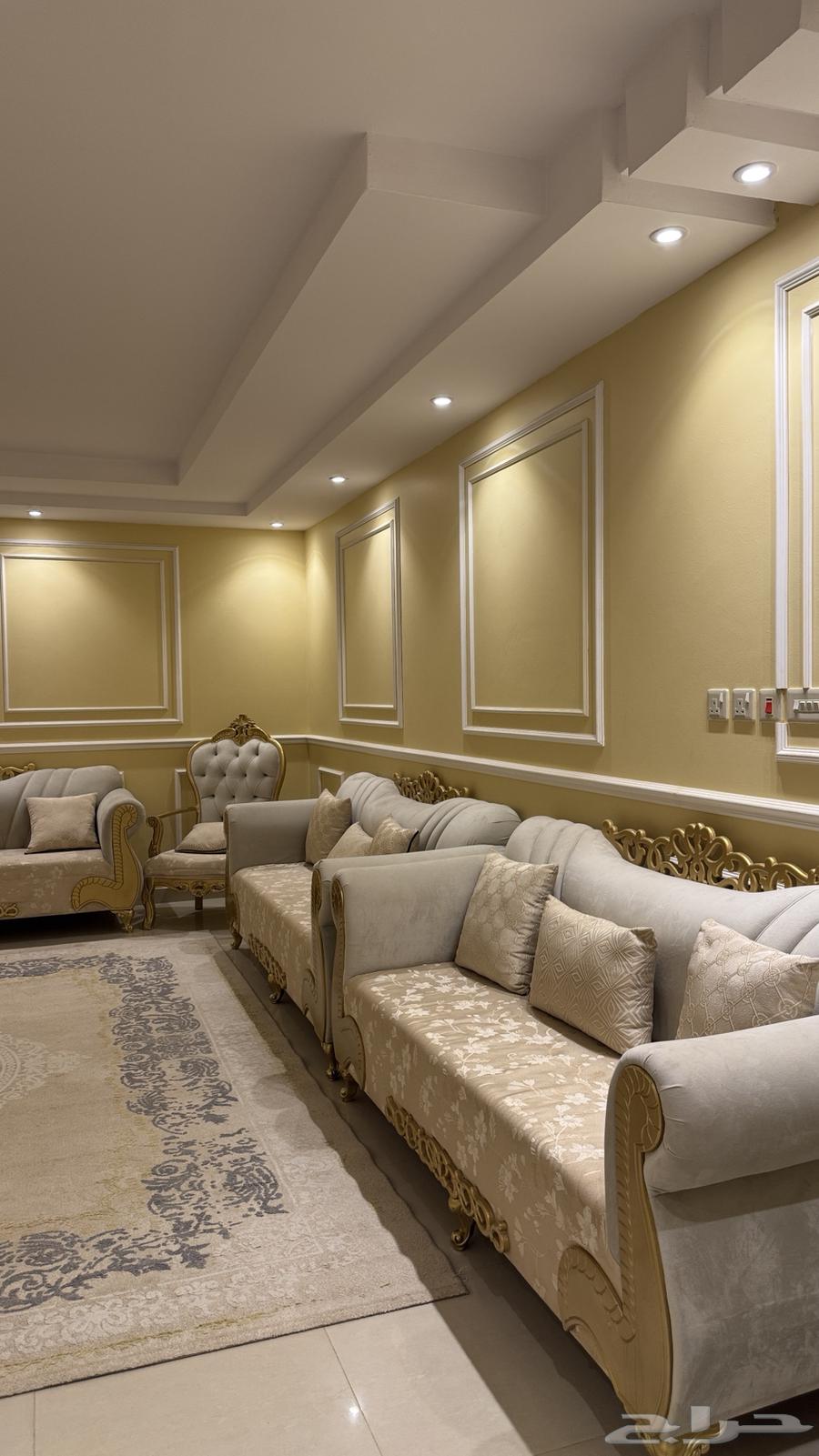 Selling a clean sofa set with table and mat63783953576577110