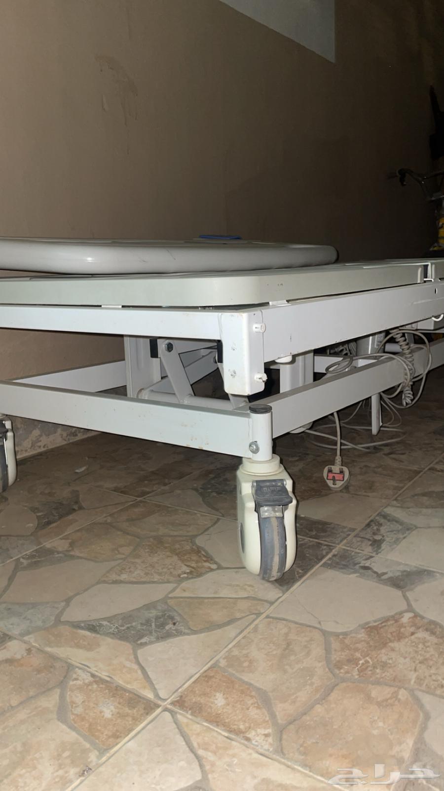 سرير طبي نضيف جدا  مافيه اي عيوب استخدام نص شهر63774007730946111