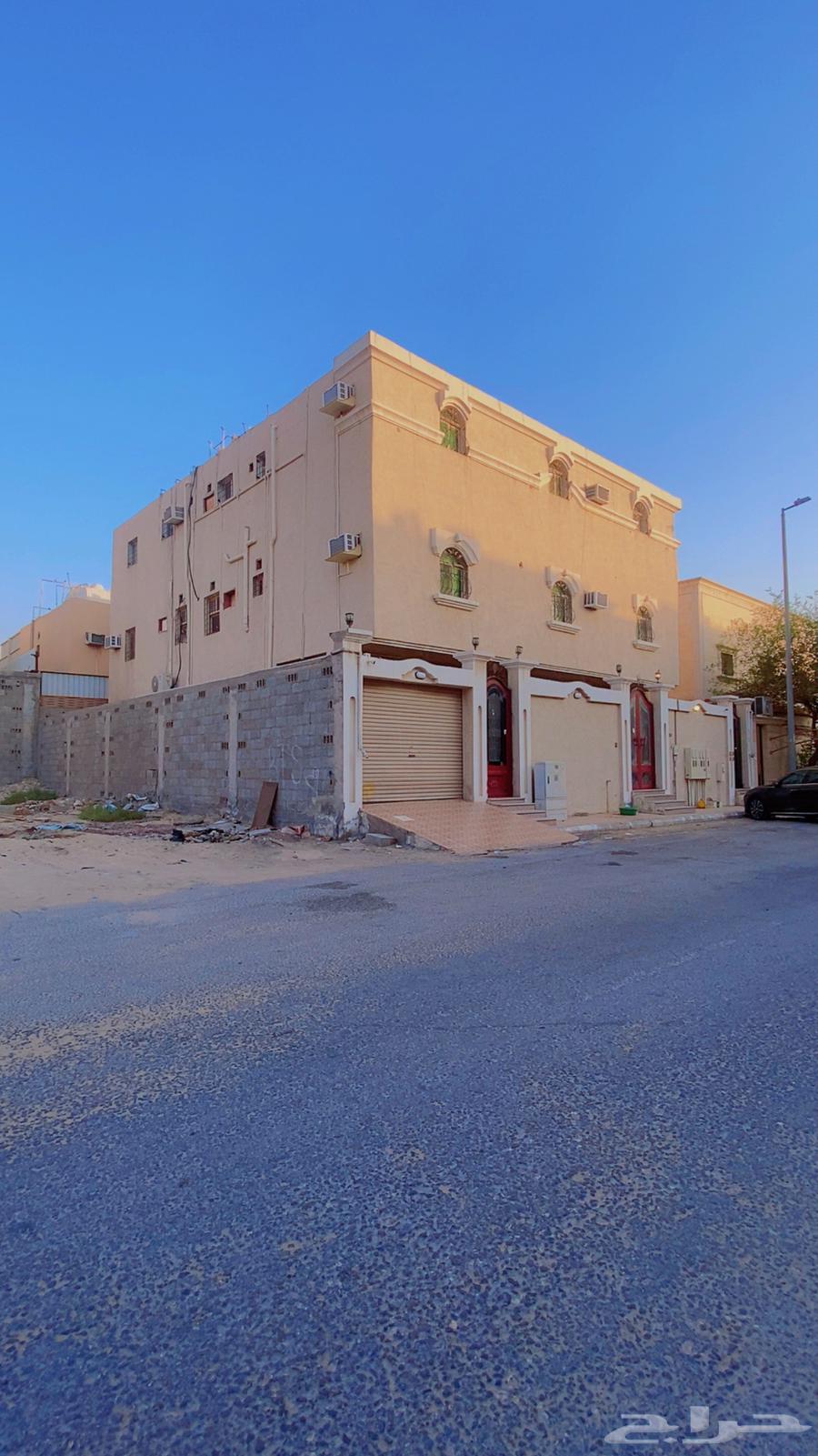 Residential building for sale in Al-Tayebah neighborhood with an annual income of 96 thousand636123071288341126