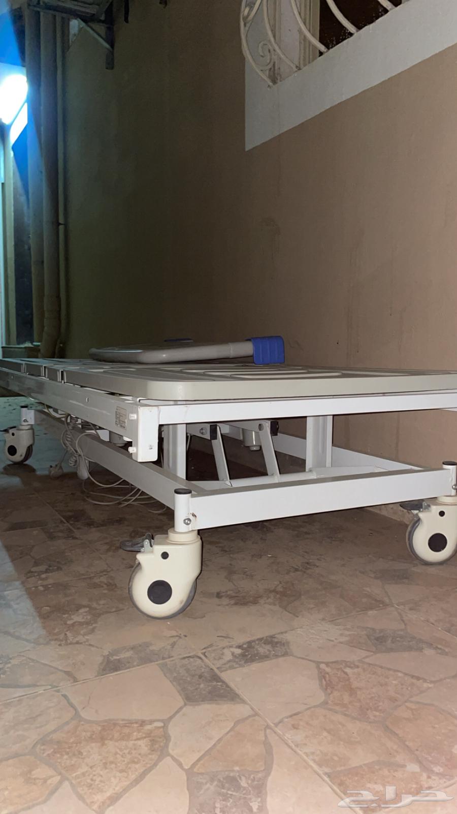 سرير طبي نضيف جدا  مافيه اي عيوب استخدام نص شهر63774007730946114