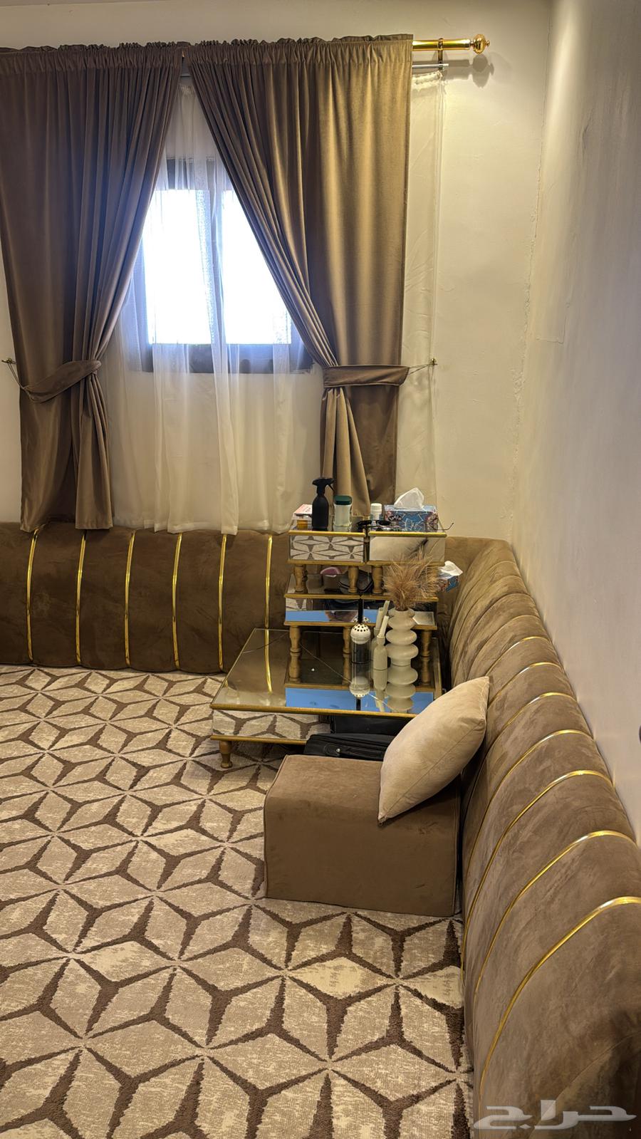 Selling cushions, reception, and table63781498317443110