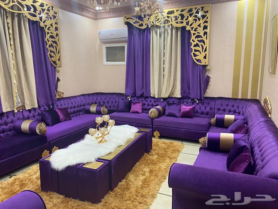 Tables with service tables, carpets, and Stear frames63787165217793114