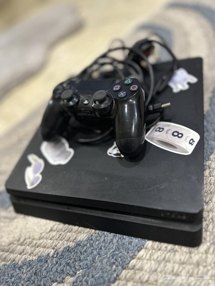 PS4 almost new with controller63787165069441110