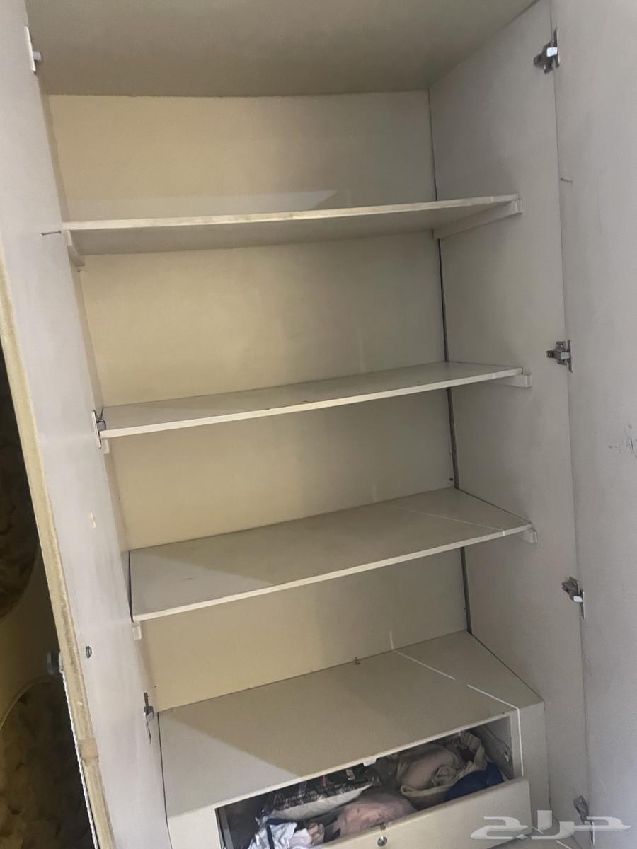 دولاب ست رفوف و اثنين علاق استعمال نظيف و سريرين نفر واحد63779068566018113