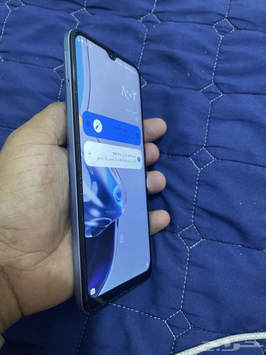 Clean Moto mobile phone, used for a short period, with box and charger63784801954178113