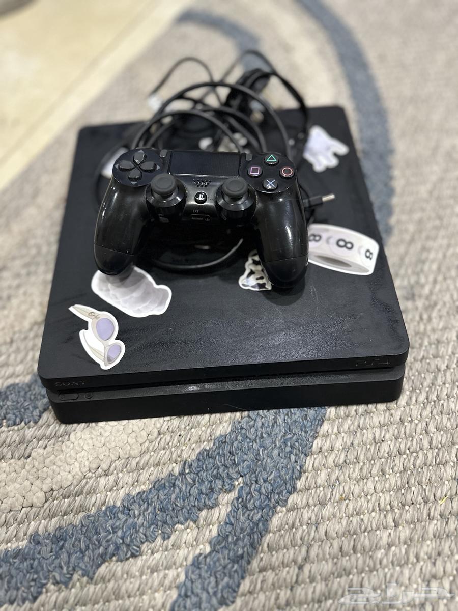 PS4 almost new with controller63787165069441111