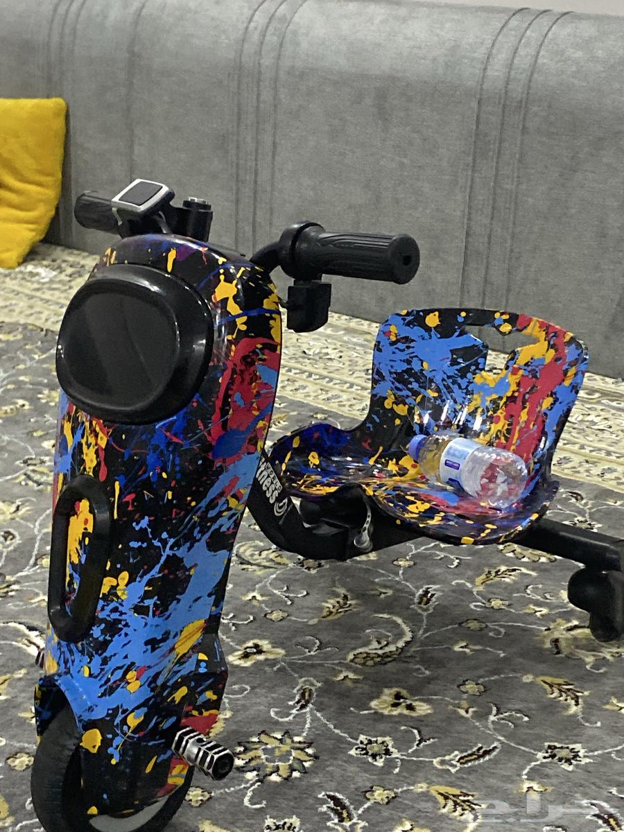 New scooter but the charger is broken and the screw is missing63780444544641111