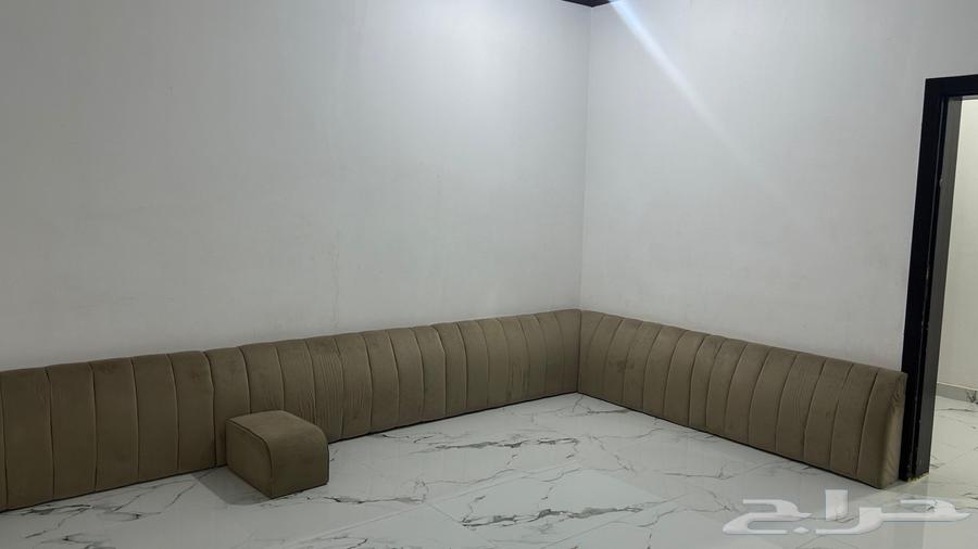 Floor session with wooden pallets and a star63775795687298111